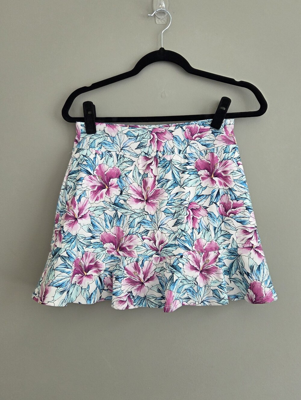 Tommy Bahama Active Ruffle Floral Tennis Golf Skort Size White Pink Size S